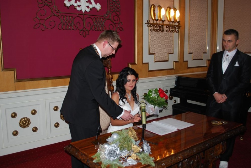 Zdjęcie w galerii na portalu naszwodzislaw.com: Wymienili obrączki przed prezydentem wiadomości z regionu