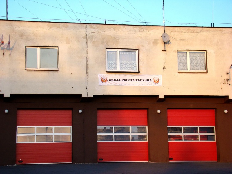 Zdjęcie w galerii na portalu naszwodzislaw.com: Strażacy walczą o wyższe pensje wiadomości z regionu