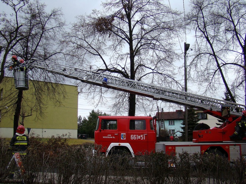 Zdjęcie w galerii na portalu naszwodzislaw.com: Na Wilchwach usuwali skutki wichury wiadomości z regionu