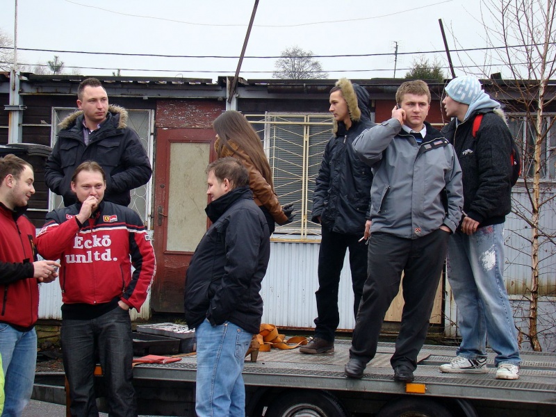 Zdjęcie w galerii na portalu naszwodzislaw.com: Tak grają na rynku i parkingu WPK wiadomości z regionu