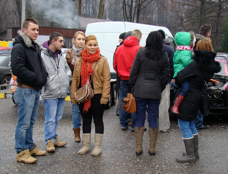 Zdjęcie w galerii na portalu naszwodzislaw.com: Tak grają na rynku i parkingu WPK wiadomości z regionu
