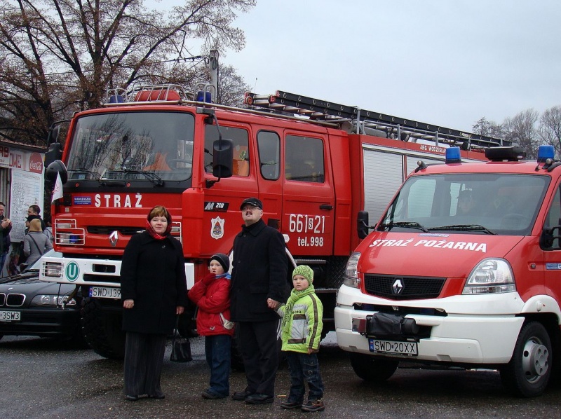 Zdjęcie w galerii na portalu naszwodzislaw.com: Tak grają na rynku i parkingu WPK wiadomości z regionu