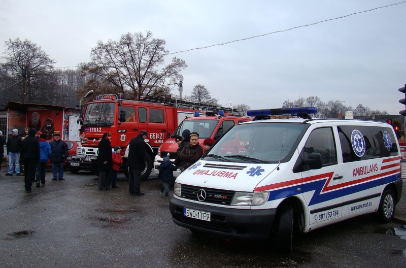 Zdjęcie w galerii na portalu naszwodzislaw.com: Tak grają na rynku i parkingu WPK wiadomości z regionu