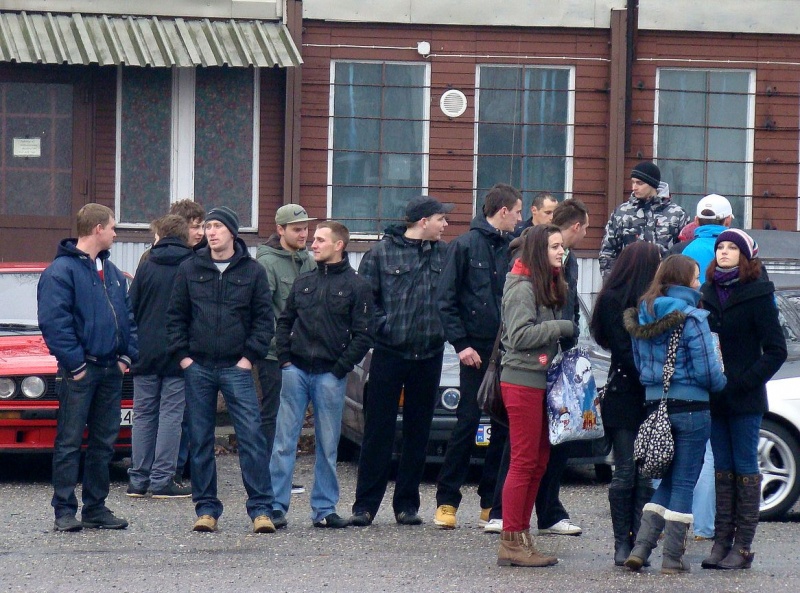 Zdjęcie w galerii na portalu naszwodzislaw.com: Tak grają na rynku i parkingu WPK wiadomości z regionu