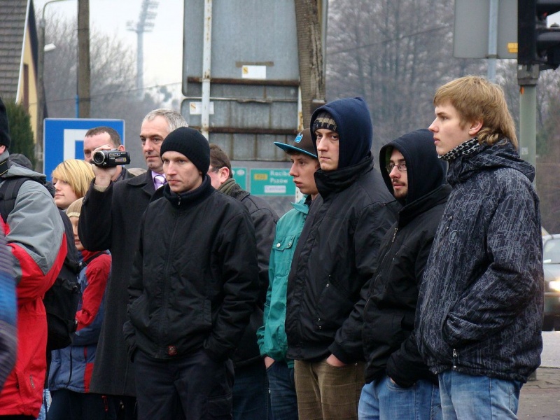 Zdjęcie w galerii na portalu naszwodzislaw.com: Tak grają na rynku i parkingu WPK wiadomości z regionu