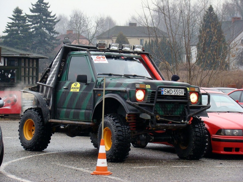 Zdjęcie w galerii na portalu naszwodzislaw.com: Tak grają na rynku i parkingu WPK wiadomości z regionu