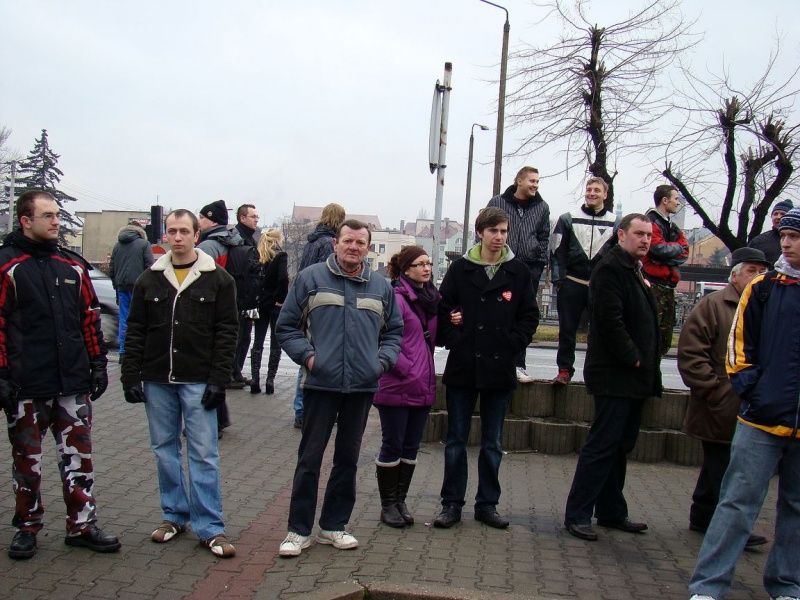 Zdjęcie w galerii na portalu naszwodzislaw.com: Tak grają na rynku i parkingu WPK wiadomości z regionu