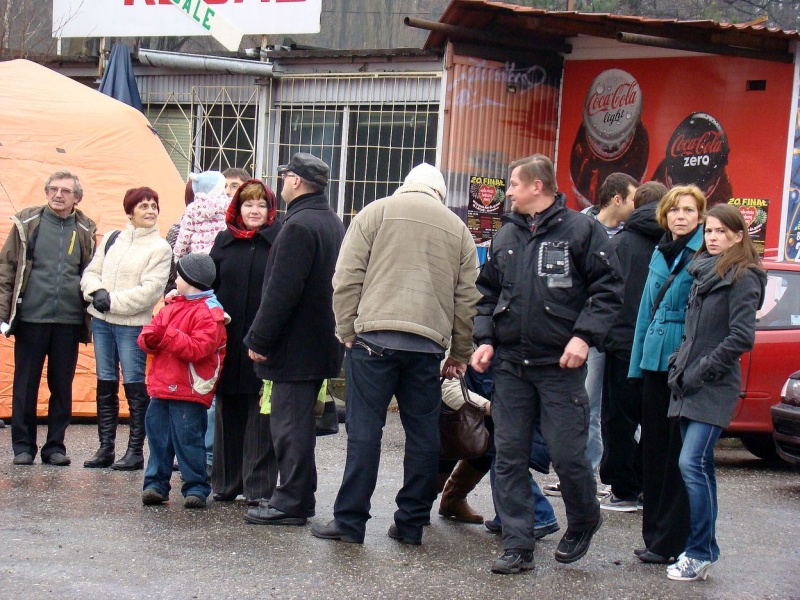 Zdjęcie w galerii na portalu naszwodzislaw.com: Tak grają na rynku i parkingu WPK wiadomości z regionu