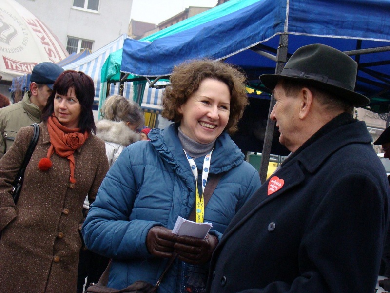 Zdjęcie w galerii na portalu naszwodzislaw.com: Tak grają na rynku i parkingu WPK wiadomości z regionu