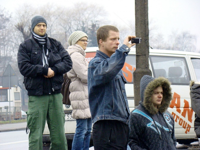Zdjęcie w galerii na portalu naszwodzislaw.com: Tak grają na rynku i parkingu WPK wiadomości z regionu
