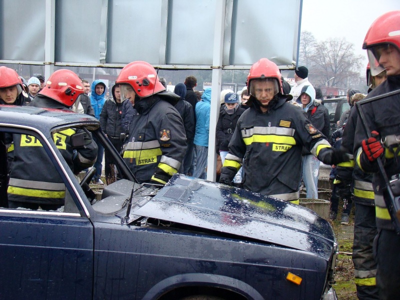 Zdjęcie w galerii na portalu naszwodzislaw.com: Tak grają na rynku i parkingu WPK wiadomości z regionu