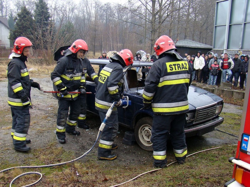 Zdjęcie w galerii na portalu naszwodzislaw.com: Tak grają na rynku i parkingu WPK wiadomości z regionu