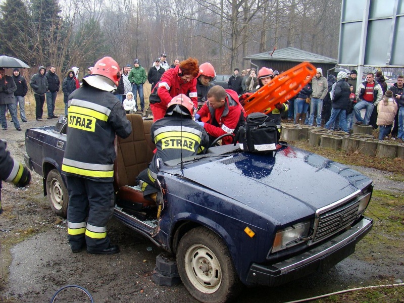Zdjęcie w galerii na portalu naszwodzislaw.com: Tak grają na rynku i parkingu WPK wiadomości z regionu