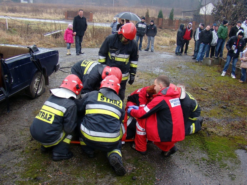 Zdjęcie w galerii na portalu naszwodzislaw.com: Tak grają na rynku i parkingu WPK wiadomości z regionu
