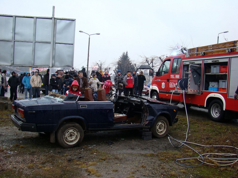 Zdjęcie w galerii na portalu naszwodzislaw.com: Tak grają na rynku i parkingu WPK wiadomości z regionu
