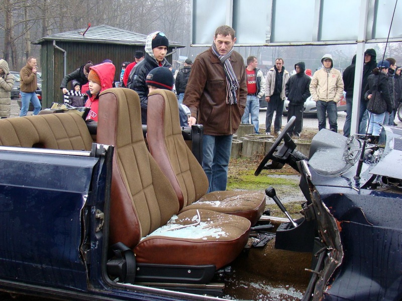 Zdjęcie w galerii na portalu naszwodzislaw.com: Tak grają na rynku i parkingu WPK wiadomości z regionu