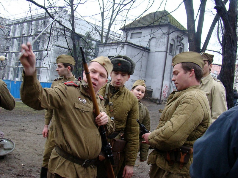 Zdjęcie w galerii na portalu naszwodzislaw.com: Park miejski opanowali mundurowi wiadomości z regionu