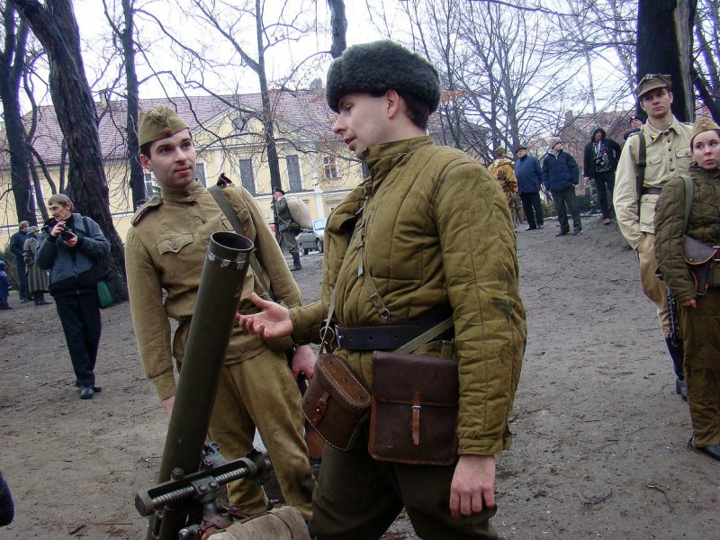 Zdjęcie w galerii na portalu naszwodzislaw.com: Park miejski opanowali mundurowi wiadomości z regionu