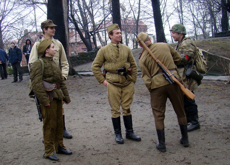 Zdjęcie w galerii na portalu naszwodzislaw.com: Park miejski opanowali mundurowi wiadomości z regionu