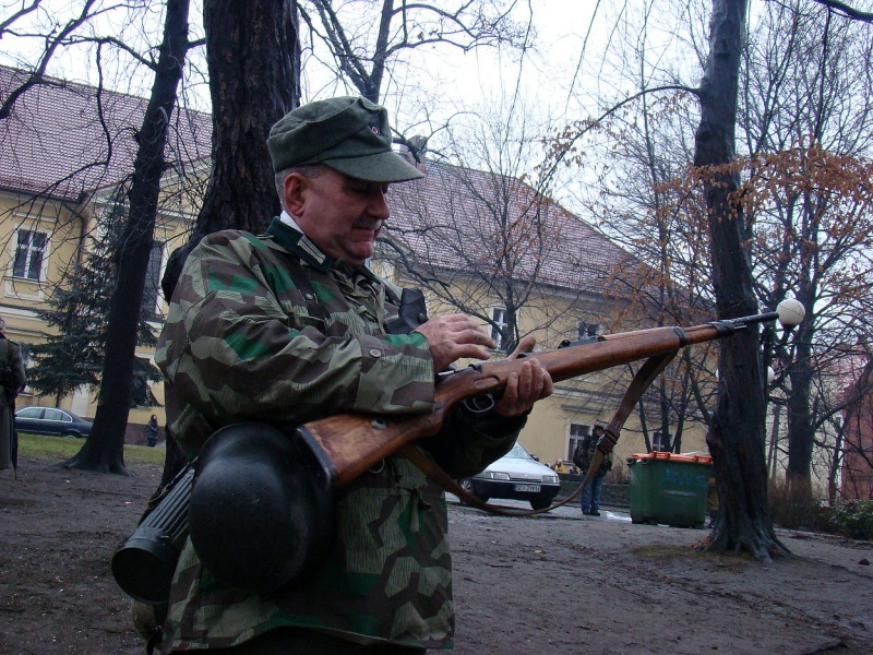 Zdjęcie w galerii na portalu naszwodzislaw.com: Park miejski opanowali mundurowi wiadomości z regionu