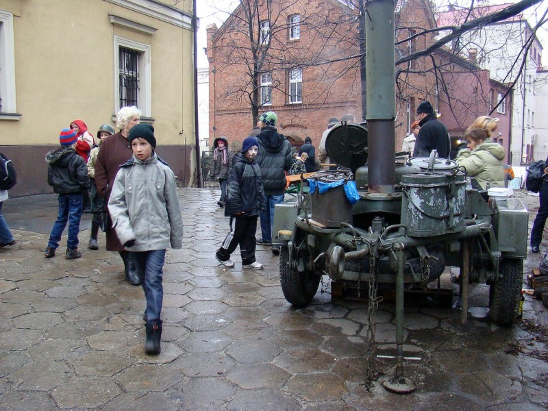 Zdjęcie w galerii na portalu naszwodzislaw.com: Park miejski opanowali mundurowi wiadomości z regionu