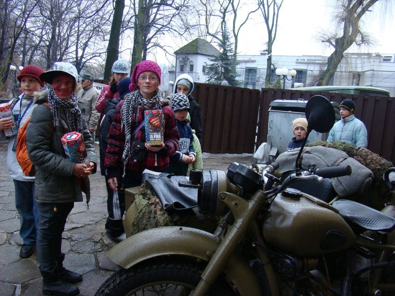 Zdjęcie w galerii na portalu naszwodzislaw.com: Park miejski opanowali mundurowi wiadomości z regionu