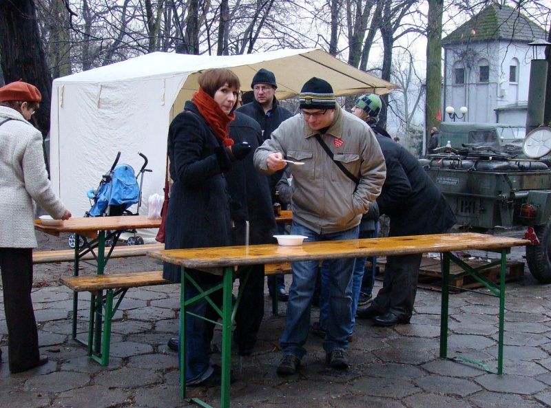 Zdjęcie w galerii na portalu naszwodzislaw.com: Park miejski opanowali mundurowi wiadomości z regionu