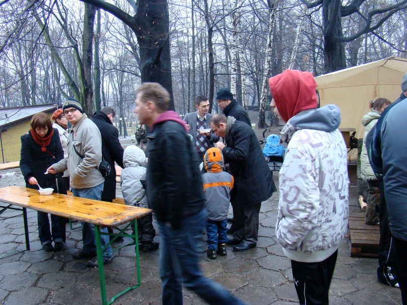 Zdjęcie w galerii na portalu naszwodzislaw.com: Park miejski opanowali mundurowi wiadomości z regionu