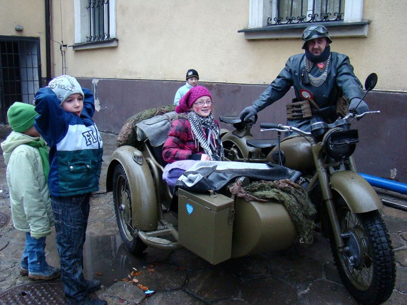 Zdjęcie w galerii na portalu naszwodzislaw.com: Park miejski opanowali mundurowi wiadomości z regionu