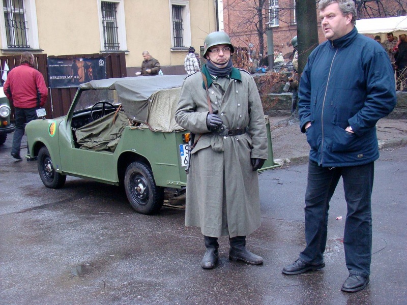 Zdjęcie w galerii na portalu naszwodzislaw.com: Park miejski opanowali mundurowi wiadomości z regionu