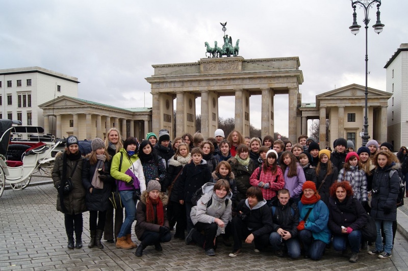 Zdjęcie w galerii na portalu naszwodzislaw.com: Podziwiali dzieła znane z podręczników wiadomości z regionu