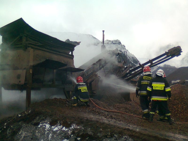 Zdjęcie w galerii na portalu naszwodzislaw.com: Płonął przesiewacz na Marcelu wiadomości z regionu