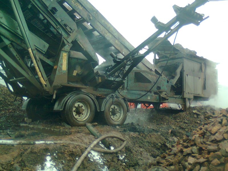 Zdjęcie w galerii na portalu naszwodzislaw.com: Płonął przesiewacz na Marcelu wiadomości z regionu