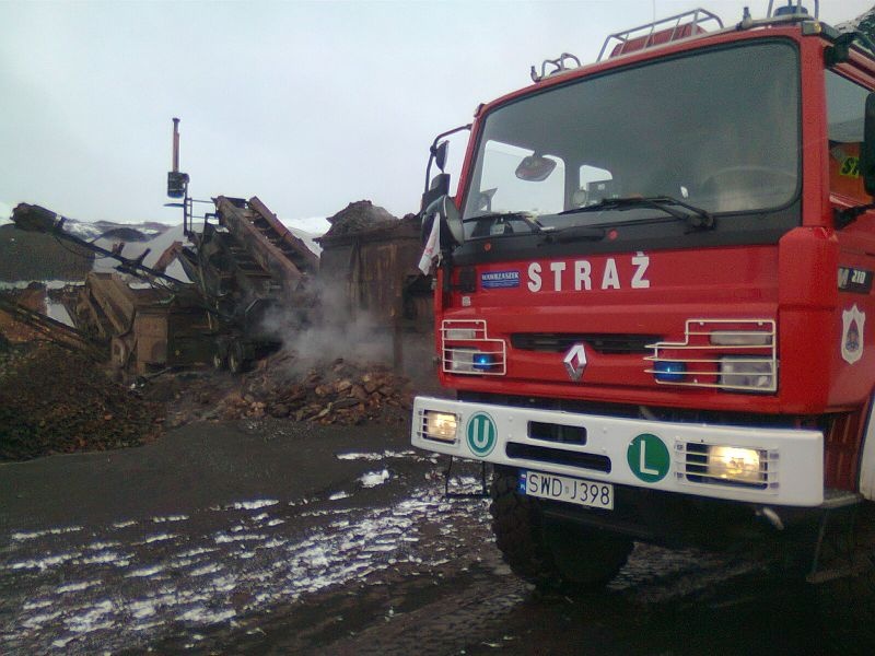 Zdjęcie w galerii na portalu naszwodzislaw.com: Płonął przesiewacz na Marcelu wiadomości z regionu
