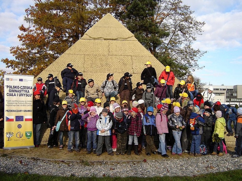 Zdjęcie w galerii na portalu naszwodzislaw.com: Uczniowie oceniali mini budowle wiadomości z regionu