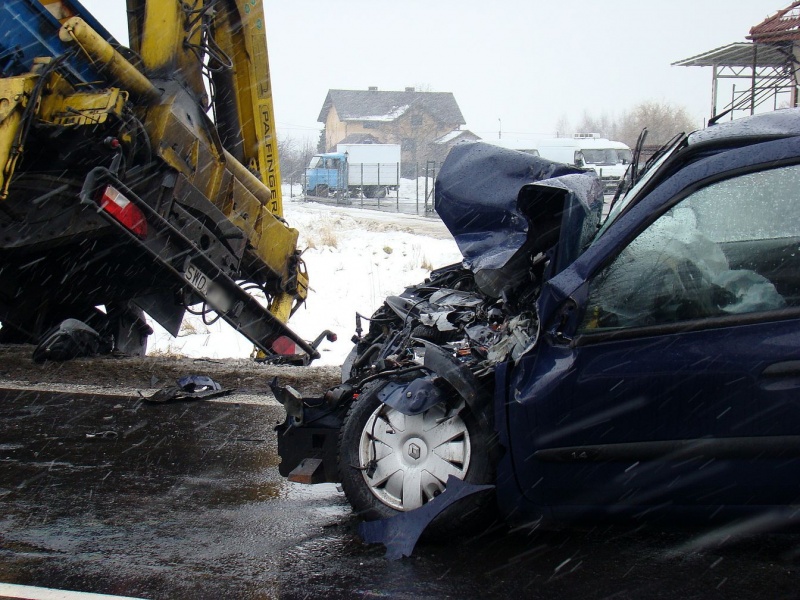 Zdjęcie w galerii na portalu naszwodzislaw.com: Zablokowana DK 78. Ciężarówka w rowie wiadomości z regionu
