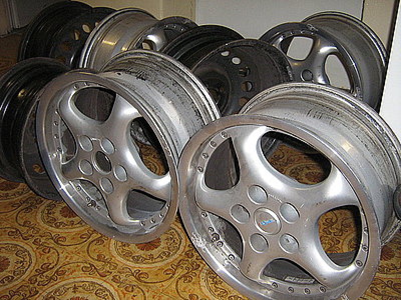 Zdjęcie w galerii na portalu naszwodzislaw.com: Przestępczy duet: odkręcali koła i znikali wiadomości z regionu