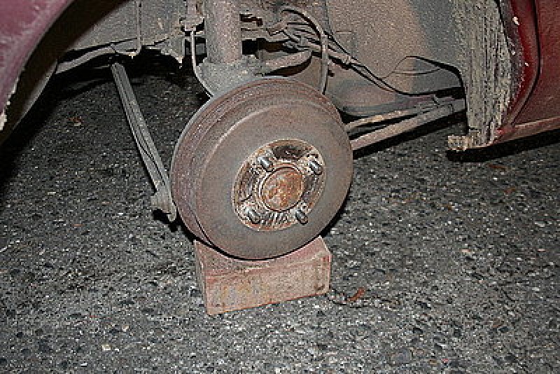 Zdjęcie w galerii na portalu naszwodzislaw.com: Przestępczy duet: odkręcali koła i znikali wiadomości z regionu