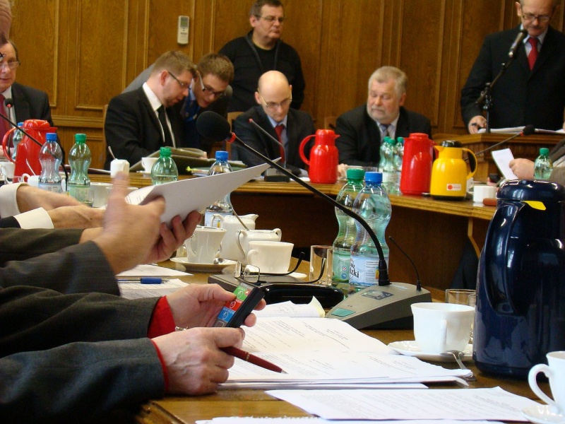 Zdjęcie w galerii na portalu naszwodzislaw.com: Maszynka do głosowania miała premierę wiadomości z regionu