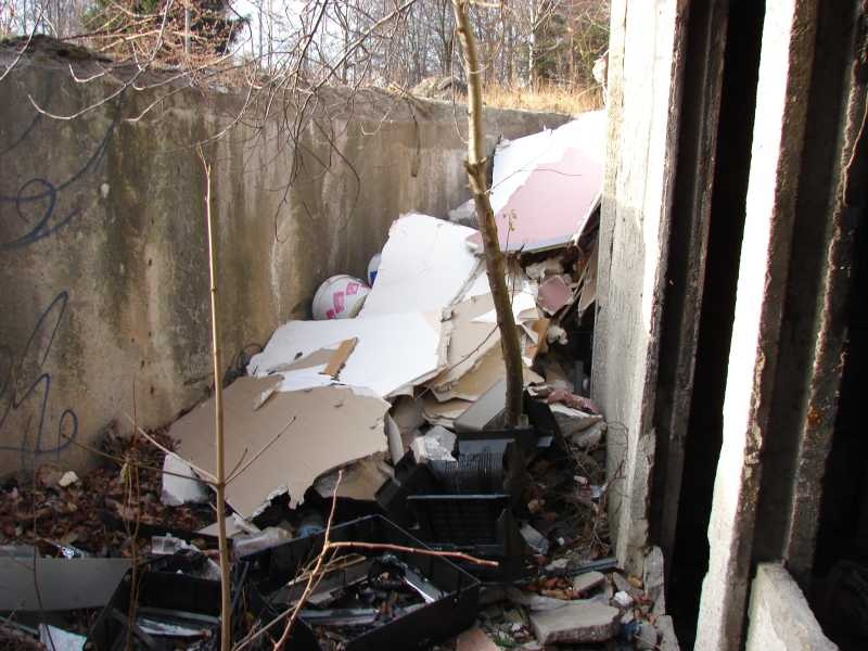 Zdjęcie w galerii na portalu naszwodzislaw.com: Przy Basenowej już czysto wiadomości z regionu