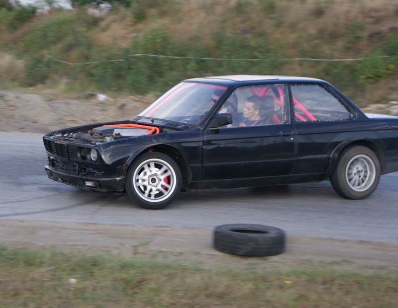 Zdjęcie w galerii na portalu naszwodzislaw.com: Zamienili malucha na BMW wiadomości z regionu