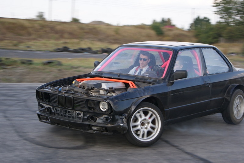 Zdjęcie w galerii na portalu naszwodzislaw.com: Zamienili malucha na BMW wiadomości z regionu