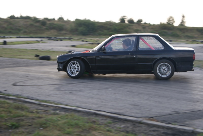 Zdjęcie w galerii na portalu naszwodzislaw.com: Zamienili malucha na BMW wiadomości z regionu