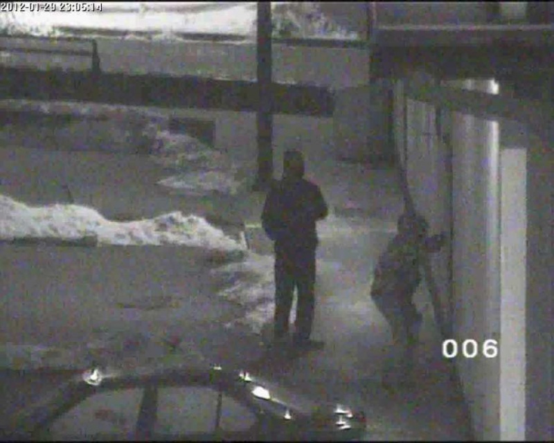 Zdjęcie w galerii na portalu naszwodzislaw.com: Malowali supermarket farbą w sprayu wiadomości z regionu