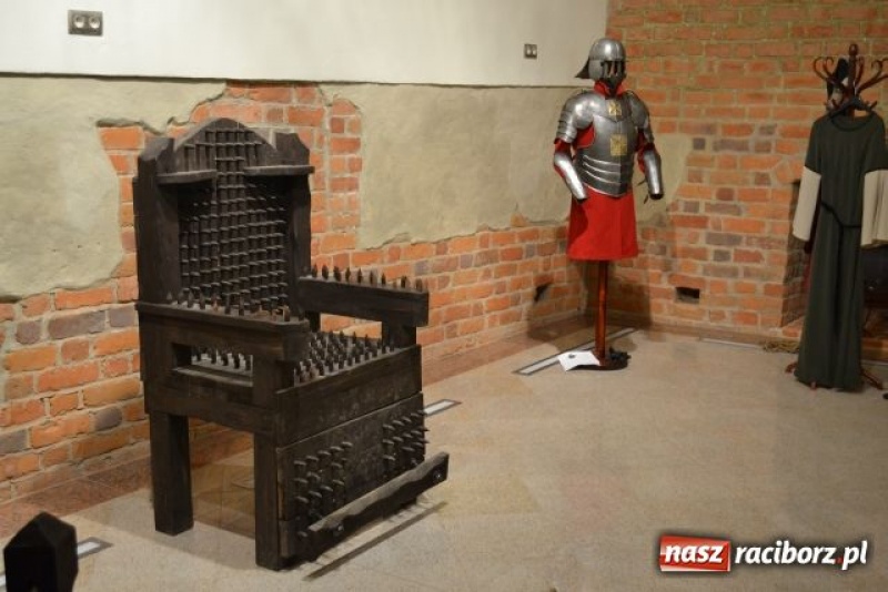 Zdjęcie w galerii na portalu naszwodzislaw.com: Komnata strachu już na zamku wiadomości z regionu