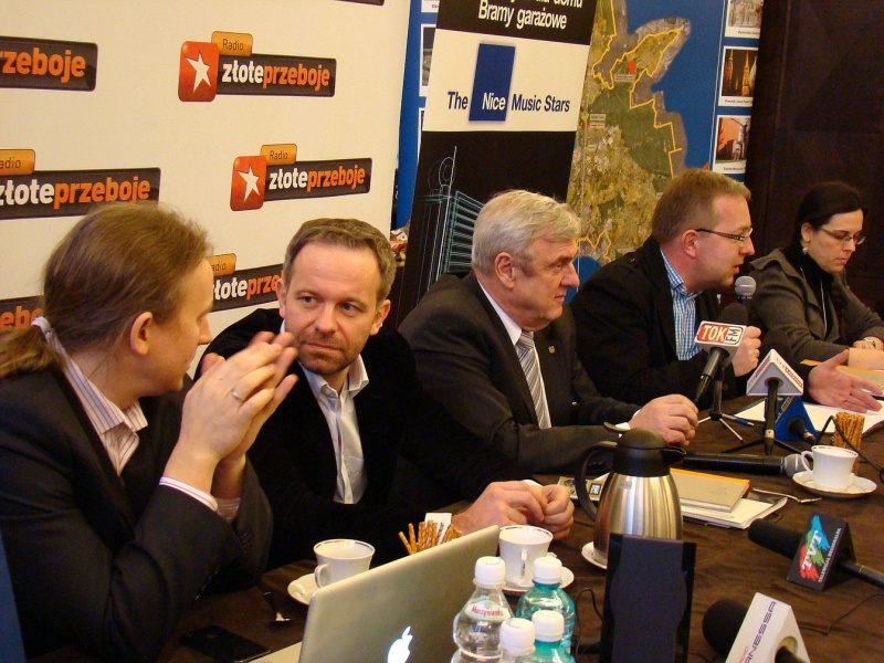 Zdjęcie w galerii na portalu naszwodzislaw.com: Guns N' Roses w mieście z ikrą wiadomości z regionu