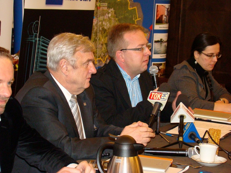 Zdjęcie w galerii na portalu naszwodzislaw.com: Guns N' Roses w mieście z ikrą wiadomości z regionu