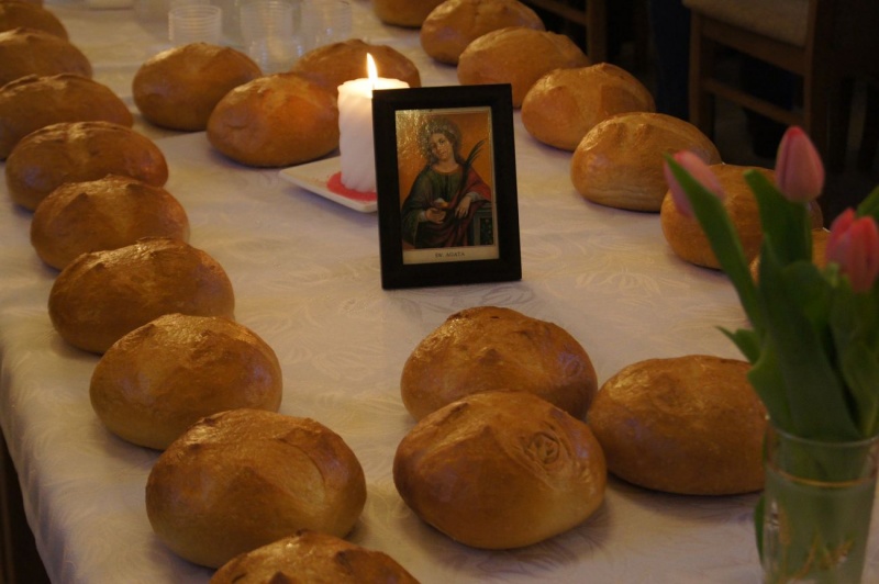 Zdjęcie w galerii na portalu naszwodzislaw.com: Po liturgii wierni zabrali pożywienie wiadomości z regionu