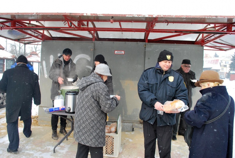 Zdjęcie w galerii na portalu naszwodzislaw.com: Ciepła zupa stawia na nogi wiadomości z regionu