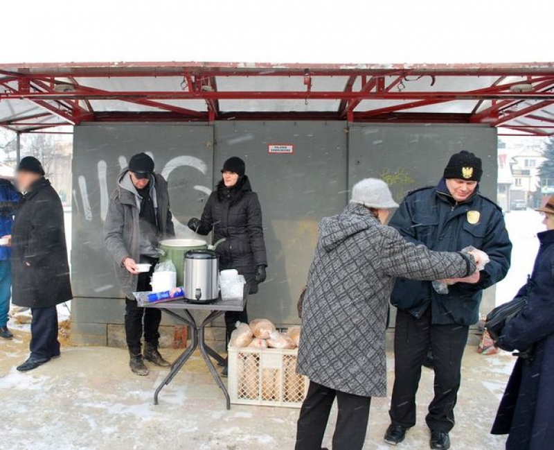 Zdjęcie w galerii na portalu naszwodzislaw.com: Ciepła zupa stawia na nogi wiadomości z regionu